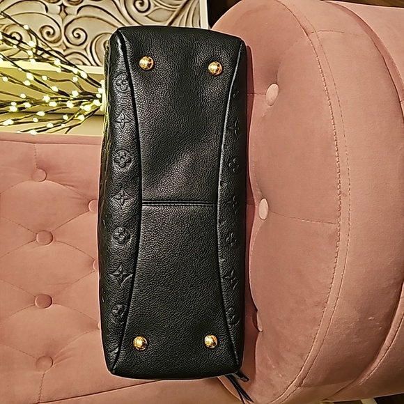 Authentic Louis Vuitton Ponthieu PM Empreinte Leather in Black - Picture 5 of 16